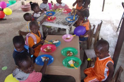 Freiwilligenarbeit für bedürftige Kinder in Afrika
