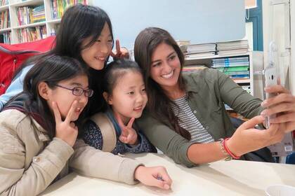 Volunteer mit Kindern