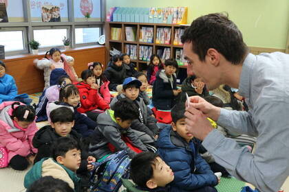 Volunteer unterrichtet