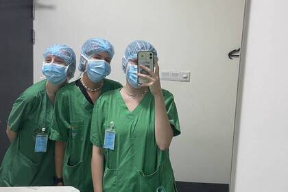 Volunteers in Arbeitskleidung 