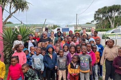 Schüler beim Tierschutz-Praktikum in Thailand