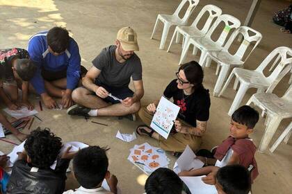 Volunteers beim Tierschutz-Praktikum in Thailand