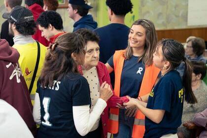 Volunteers zusammen im Projekt