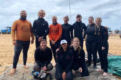 Volunteers vor dem Tauchen 