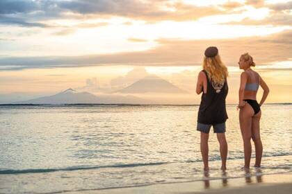 Volunteers am Strand von Gili