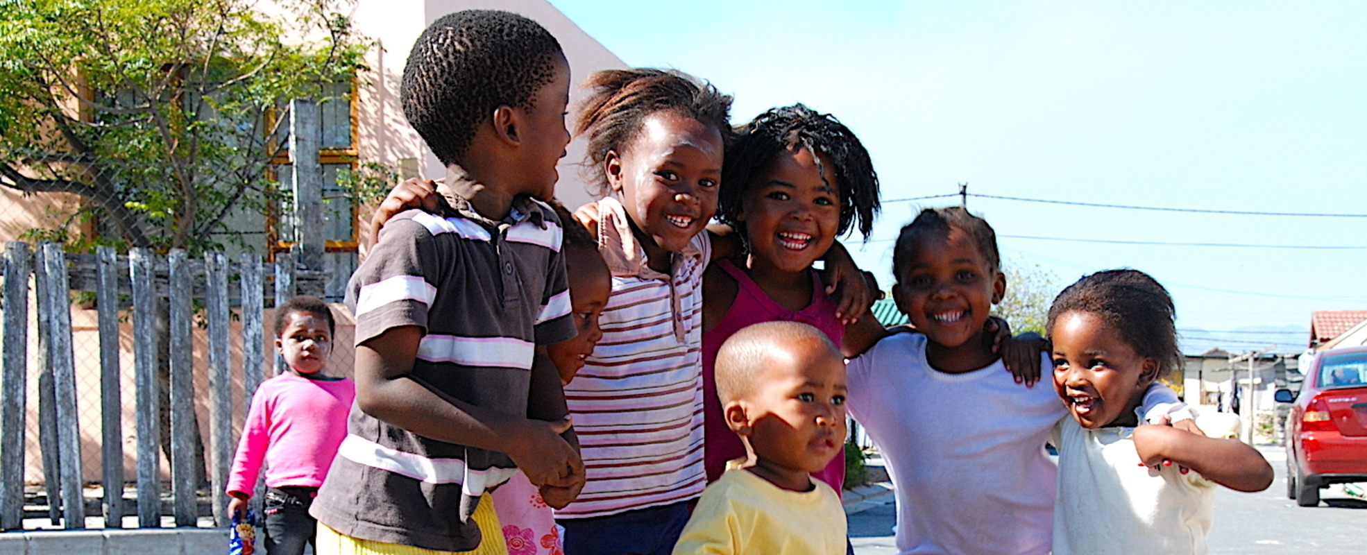 Kinder betreuen im Children Center in Südafrika