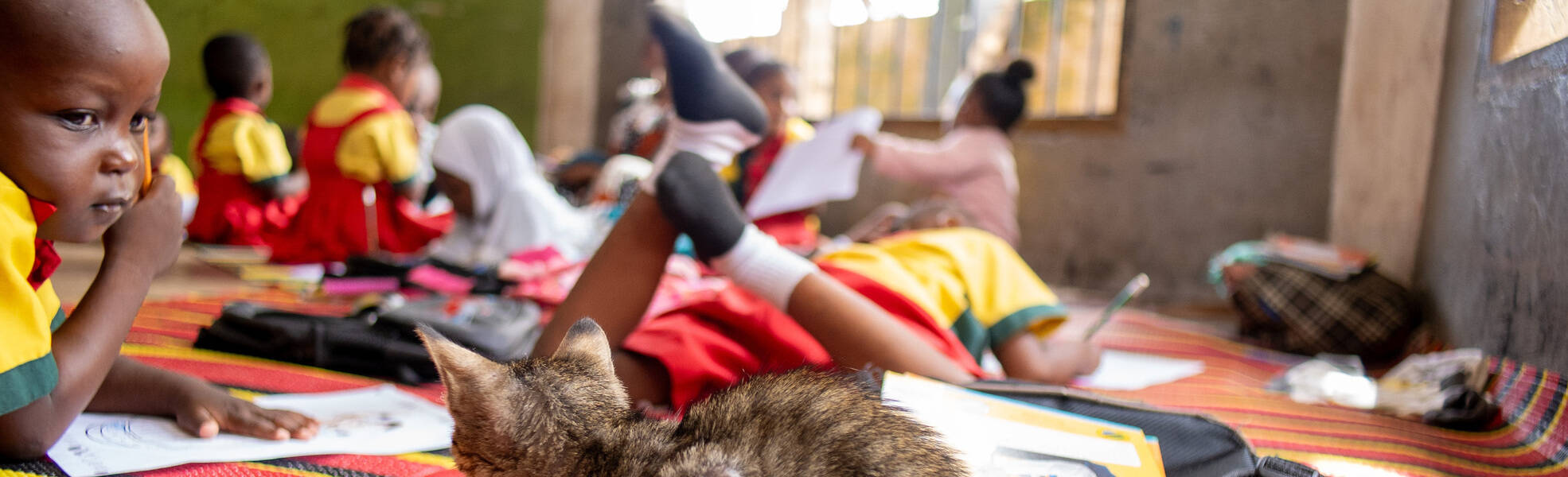 Kinder betreuen und unterrichten auf Sansibar