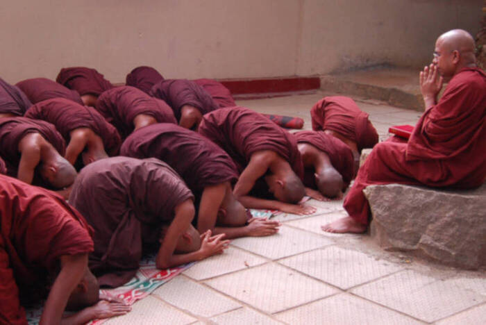 Volunteer work in the monastery of Sri Lanka