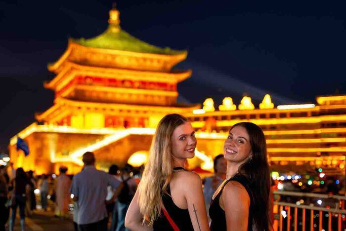 Stadterkundung in China bei Nacht