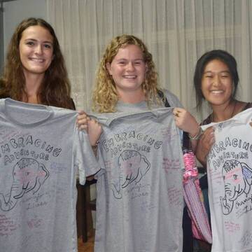 Lachende Projektkoordinatorinnen